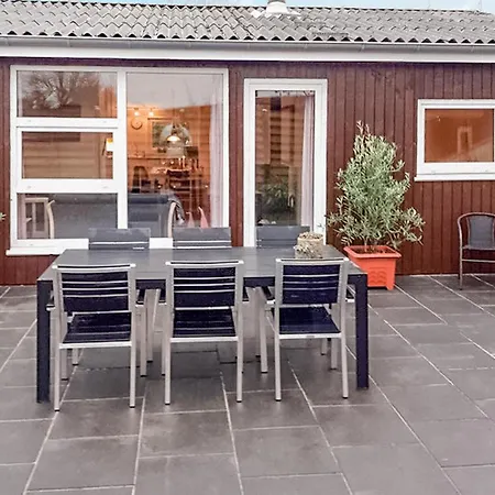 Holiday home Lovely In With Wifi